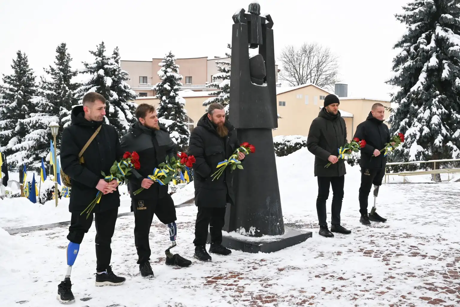 На Пагорбі Слави в Ужгороді вшанували полеглих захисників і говорили з ветеранами про підтримку