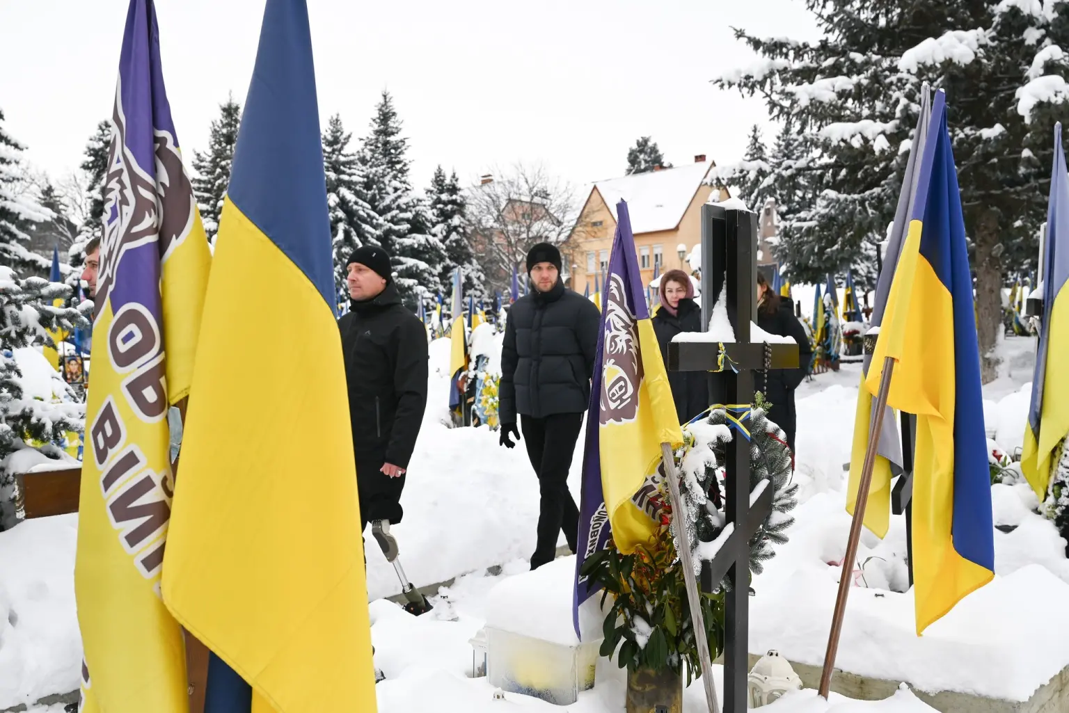 На Пагорбі Слави в Ужгороді вшанували полеглих захисників і говорили з ветеранами про підтримку