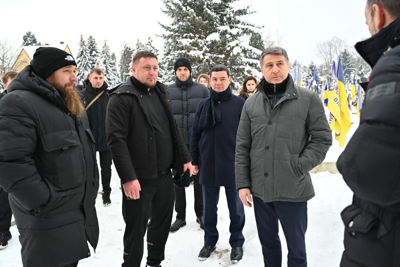 На Пагорбі Слави в Ужгороді вшанували полеглих захисників і говорили з ветеранами про підтримку