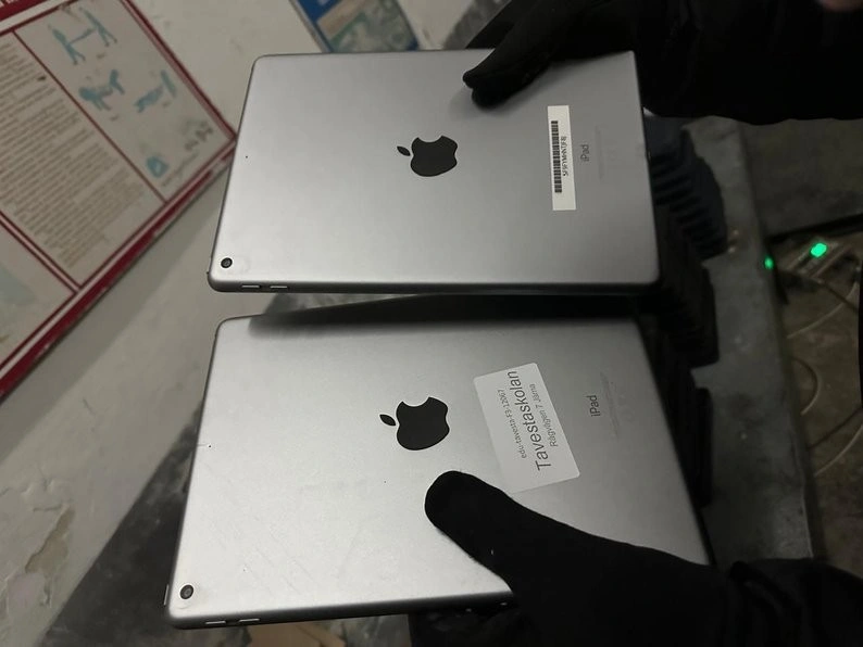 Мільйон на колесах: прикордонники зупинили контрабанду техніки Apple та ноутбуків
