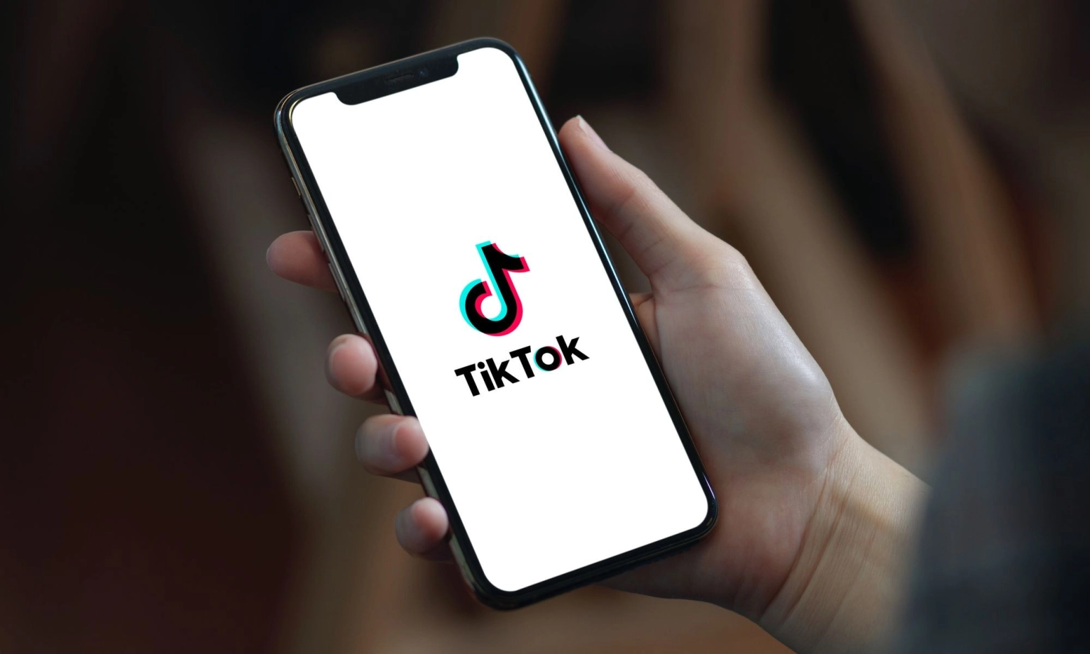 TikTok кидає виклик кінематографу: запущено платформу для вертикальних серіалів PineDrama