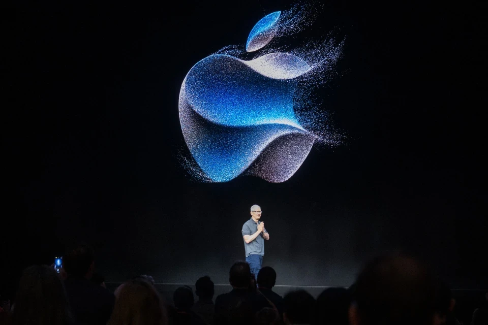 Ставка на еліту: Apple відкладає базовий iPhone 18 заради складаного флагмана