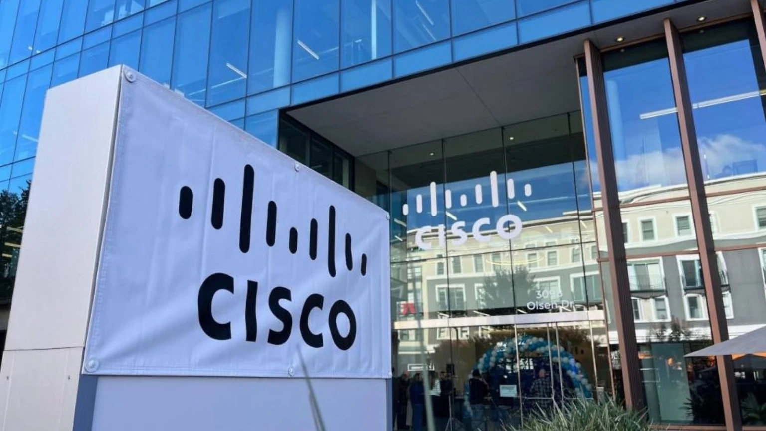 Cisco кидає виклик NVIDIA: мережевий гігант представив власну зброю для ШІ-перегонів