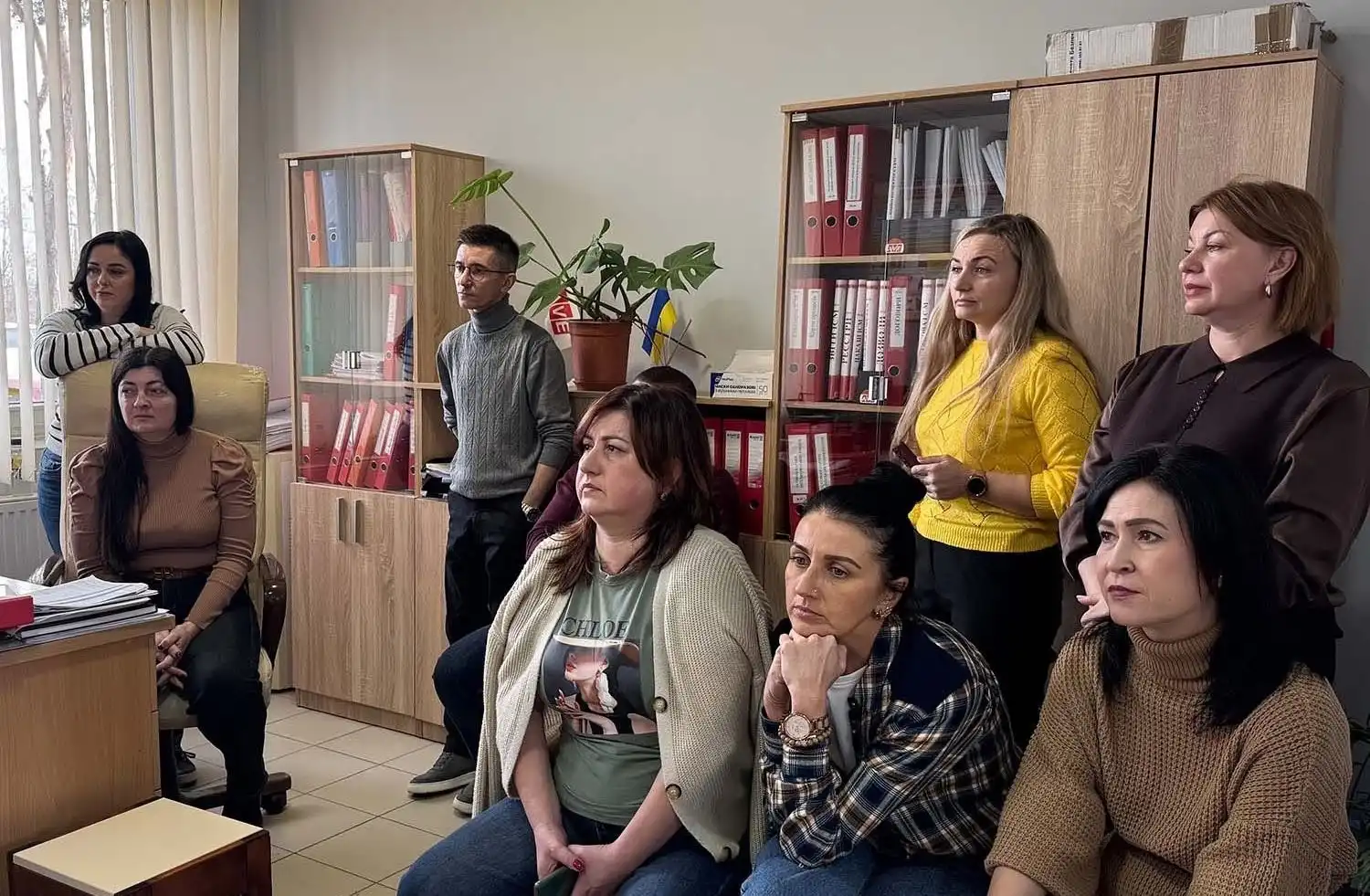У Мукачеві комунальники змінили папери на вогнегасники: як гартували культуру безпеки