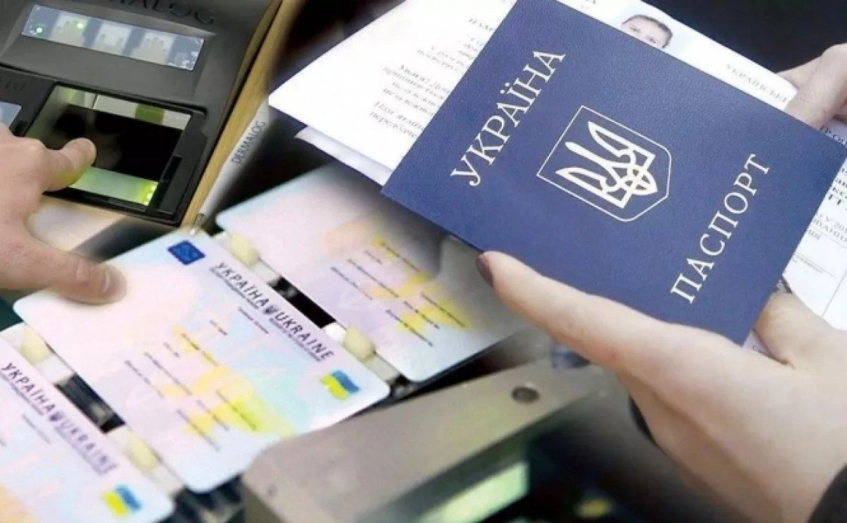 Як отримати паспорт у 14 років за кордоном через консульства та паспортні сервіси