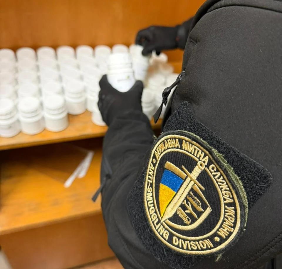 Тютюнова контрабанда під одягом: на кордоні з Угорщиною викрили зухвалу схему