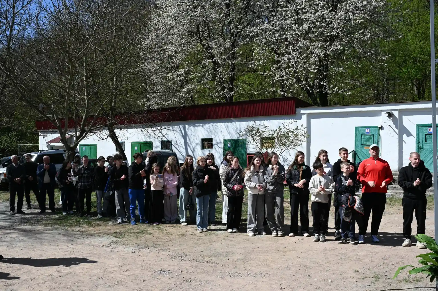 Безпечна гавань на Закарпатті: як меценати з Чехії допомогли створити екомістечко для дітей війни