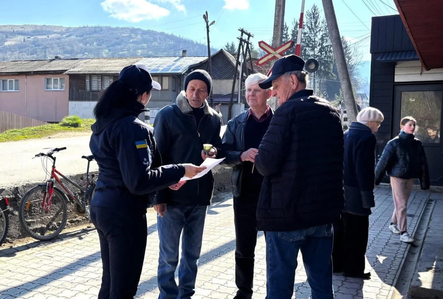 Алгоритми виживання в умовах війни: як рятувальники навчали мешканців Рахівщини