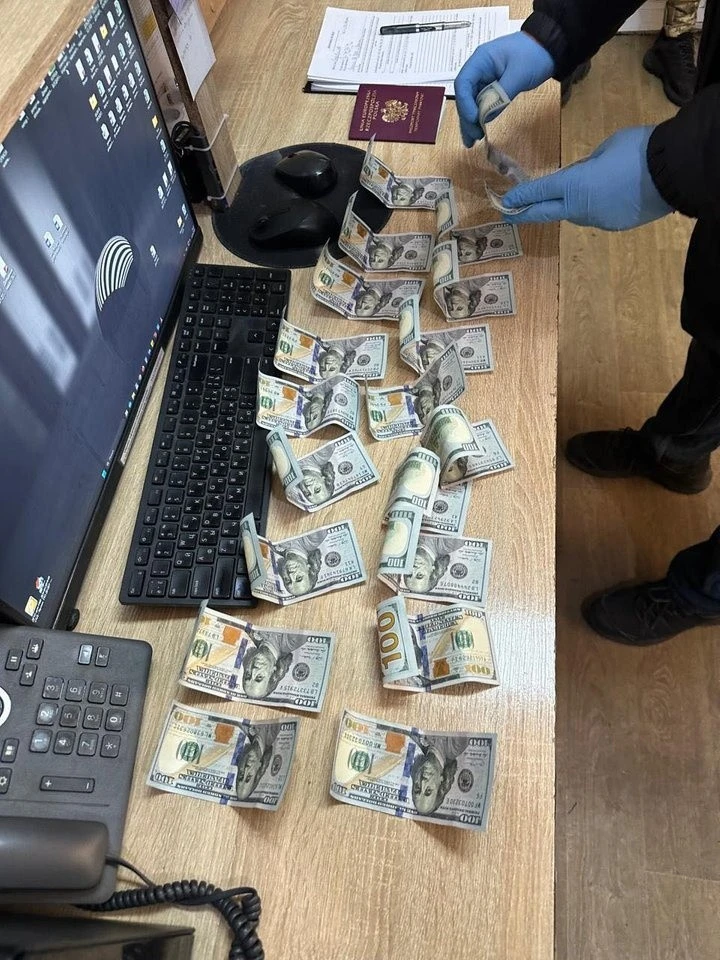 Спроба “вирішити питання” за 2000 доларів закінчилась арештом: на Волині затримали чоловіка з польським паспортом