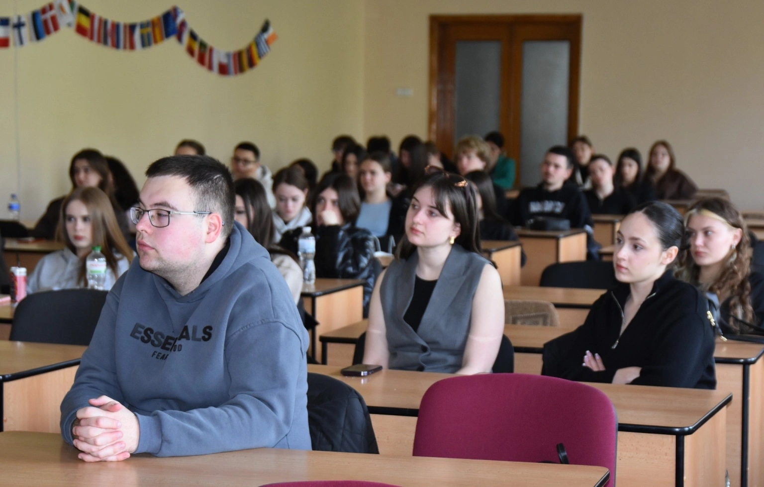 Аналітичне мислення та кар’єра: Андрій Шекета провів лекцію для першокурсників УжНУ