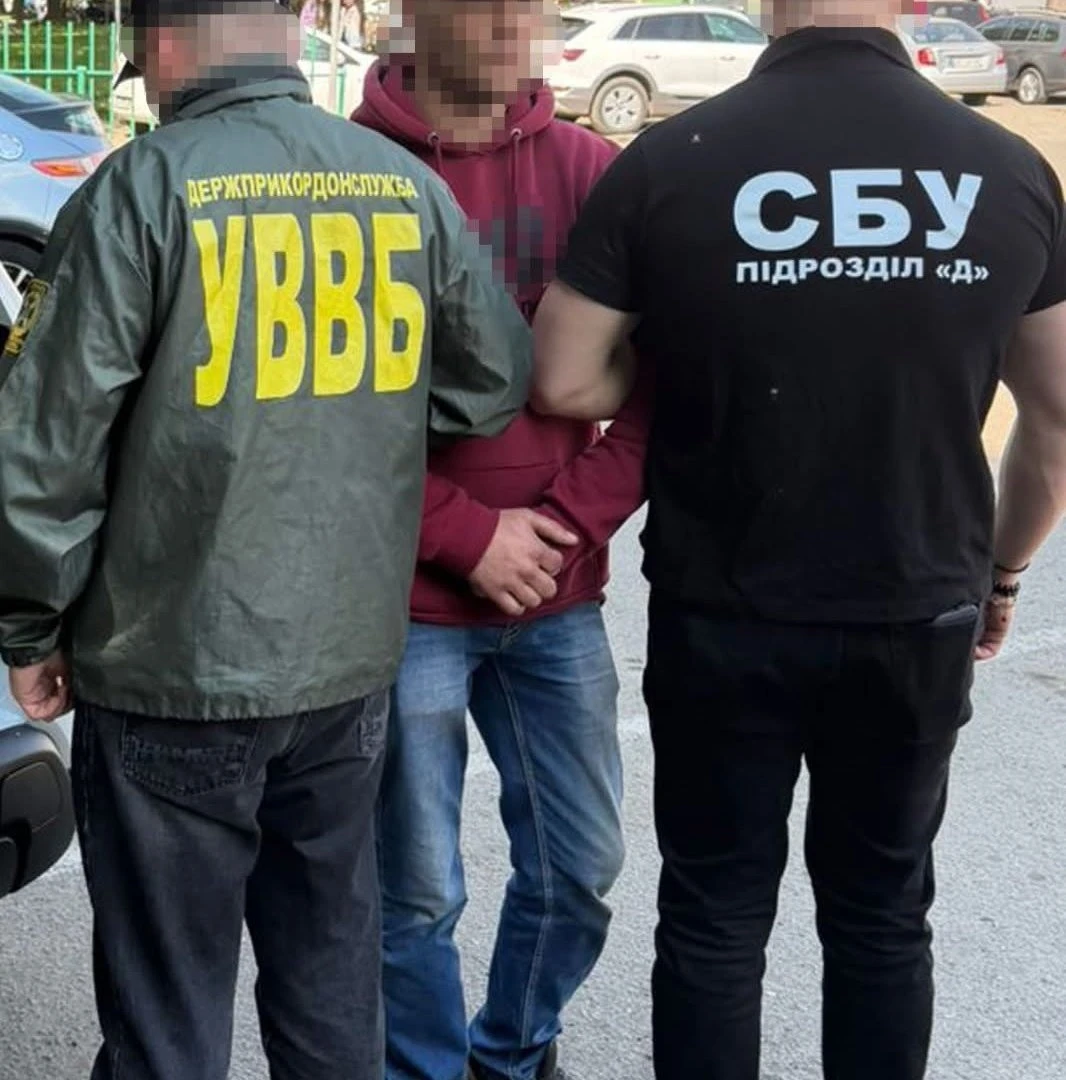 Хабарі за безперешкодний проїзд: на Закарпатті затримано двох прикордонників