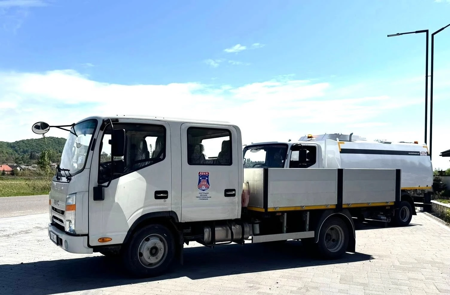 Комунальники Хуста отримали нову спецтехніку для благоустрою міста