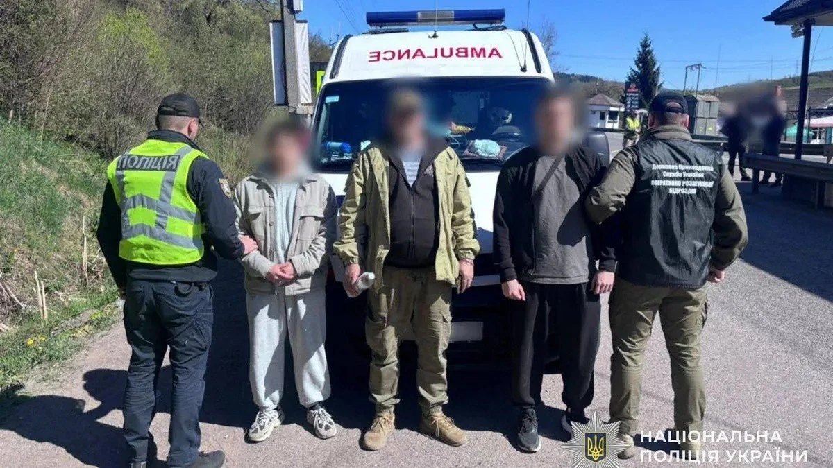 Фіктивна медевакуація: на Закарпатті викрили схему вивезення чоловіків спецтранспортом