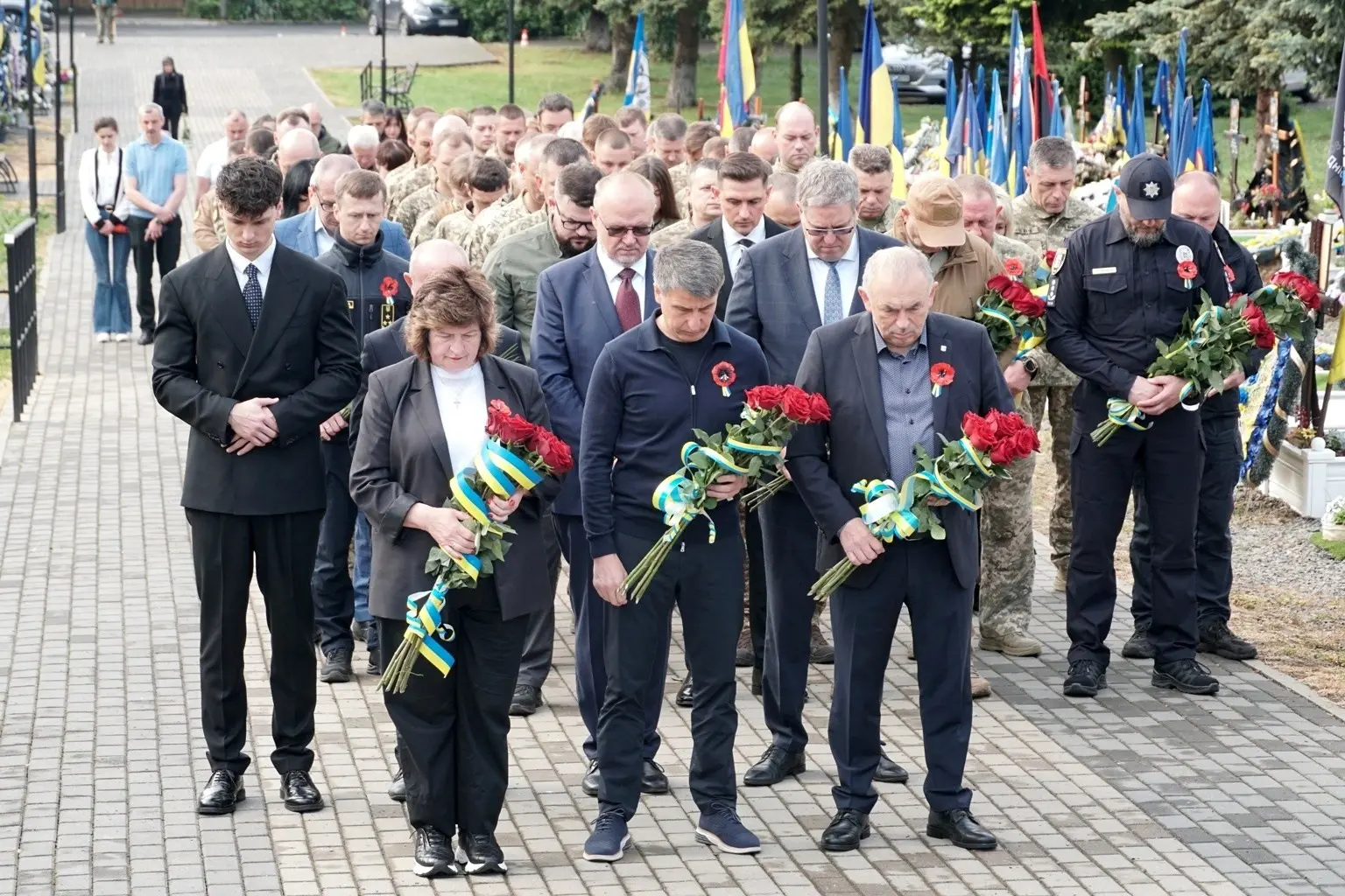 Пам’ять крізь покоління: в Ужгороді вшанували борців із нацизмом та сучасних героїв