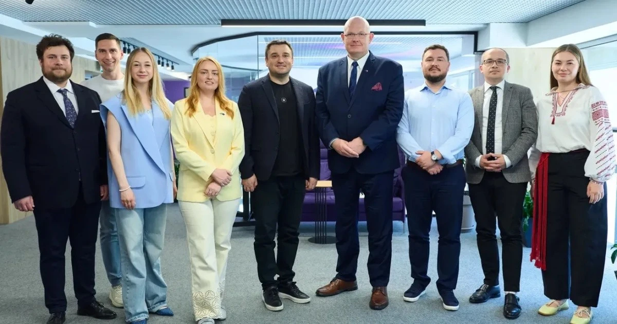 Польський ШІ-досвід та тисячі Starlink: як Варшава посилює цифрову стійкість України
