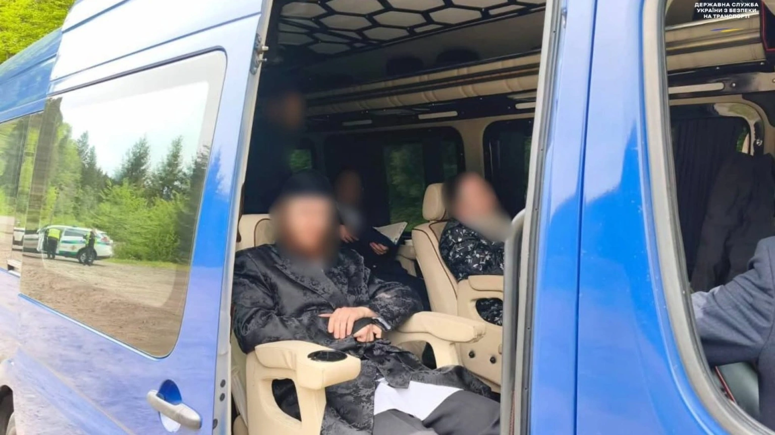 Нелегальний бізнес на дорогах: на Закарпатті спіймали водія елітного мікроавтобуса без ліцензії