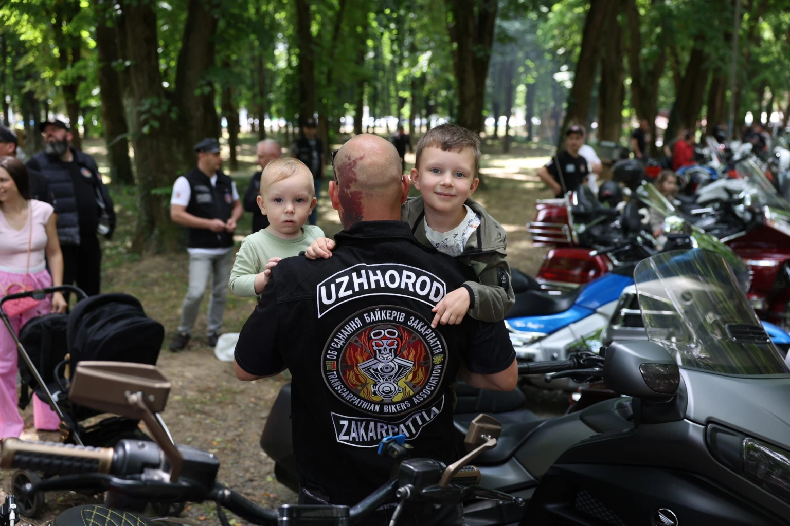 Катання за донат: в Ужгороді байкери організували благодійне свято для збору коштів дитячому будинку