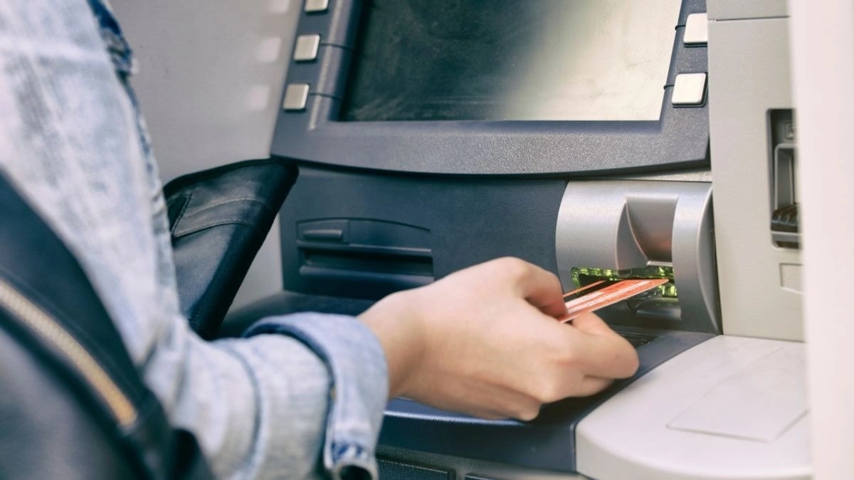 Нові обмеження на зняття готівки в банках з 1 червня