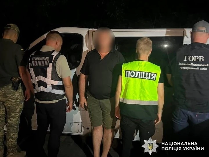 П’ять тисяч доларів за втечу через Дністер: на Вінниччині викрили організатора незаконного трансферу